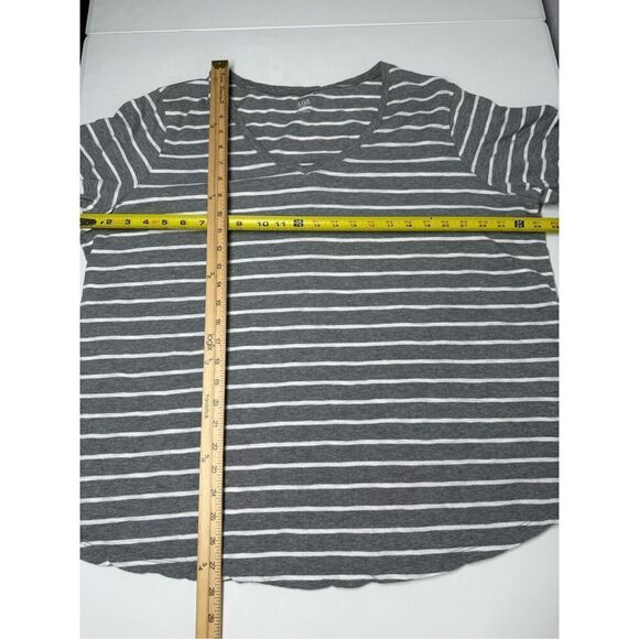 a.n.a. Women's V Neck Short Sleeve T Shirt Gray White Stripe Size 1X Cotton - Picture 8 of 12